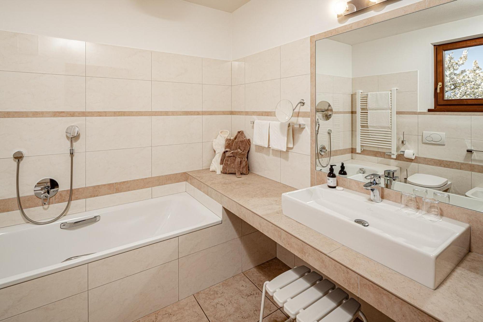 Hotel Haus Am Hang Caldaro Pokoj fotografie