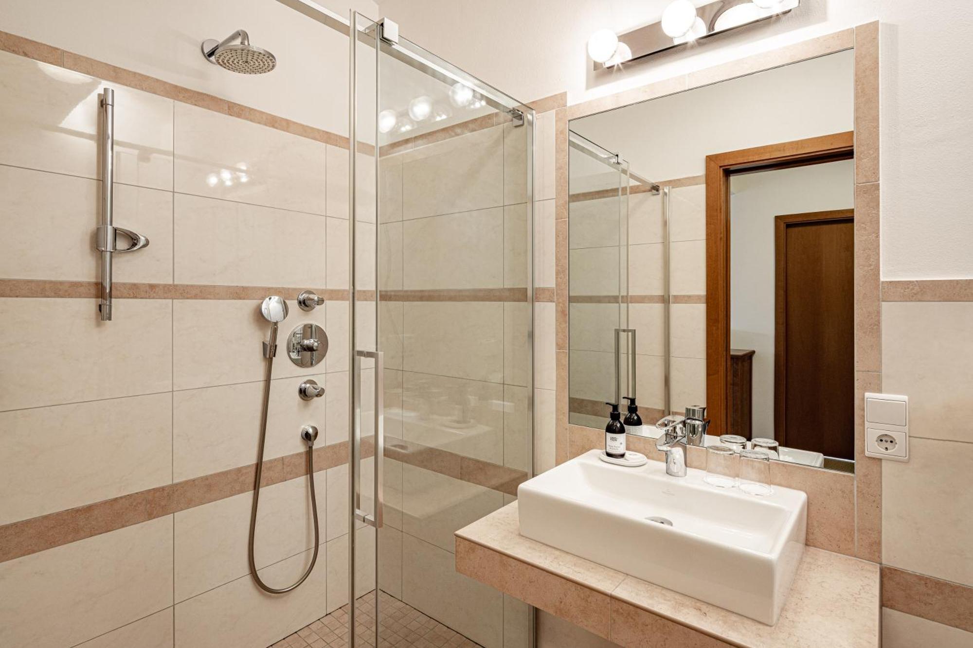 Hotel Haus Am Hang Caldaro Pokoj fotografie